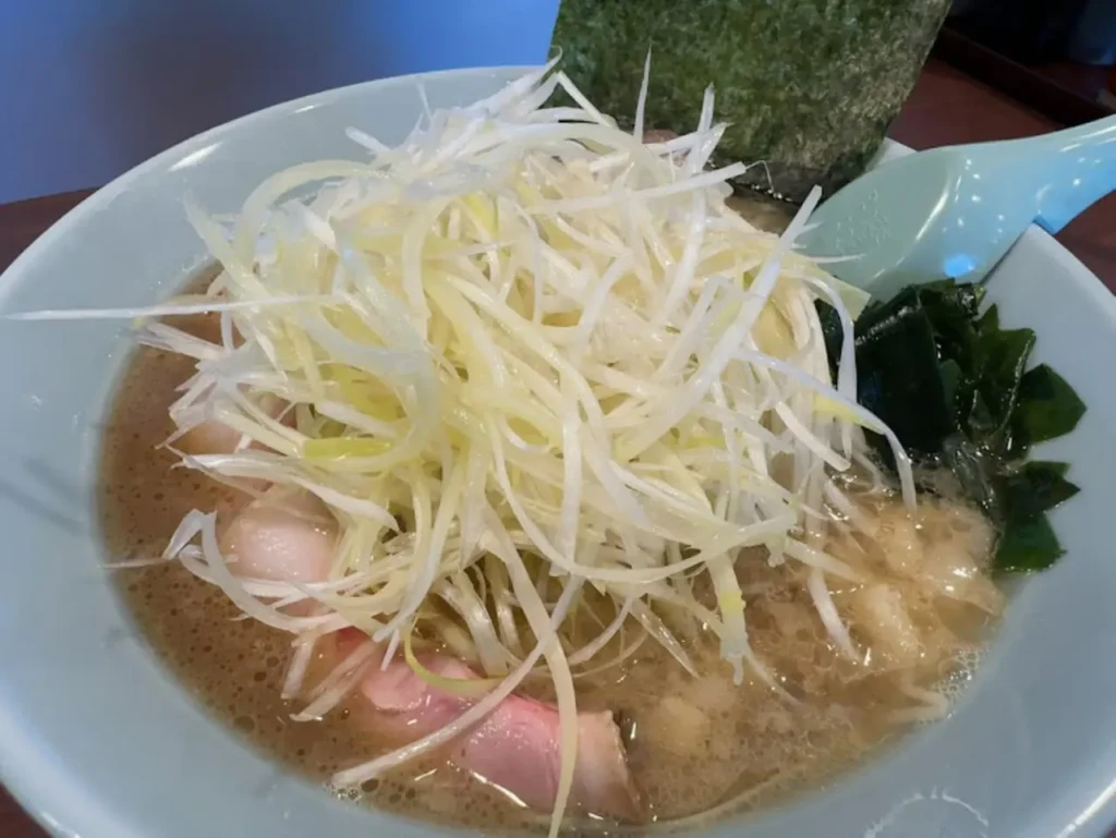 千葉県佐倉市で口コミ高評価の背脂豚骨ラーメン ラーメン神門