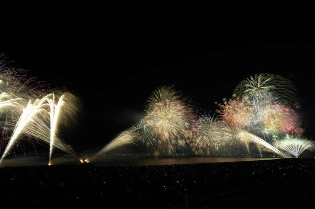 【幕張ビーチ花火フェスタ2025】大混雑が予想される大規模花火大会のイベント情報｜無料穴場スポットと混雑回避の裏ワザ