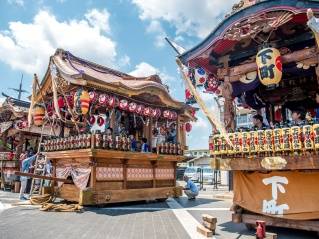 久留里夏祭りで曳き回される高さ約5mの山車（下町の山車）