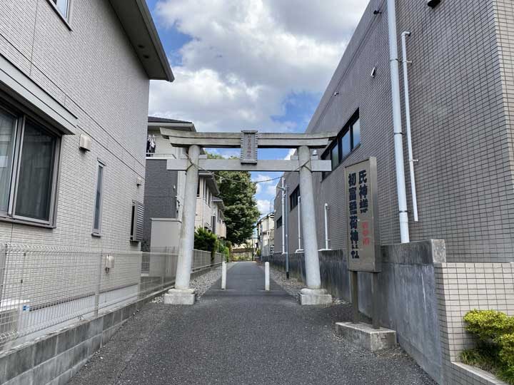 初富稲荷神社の鳥居