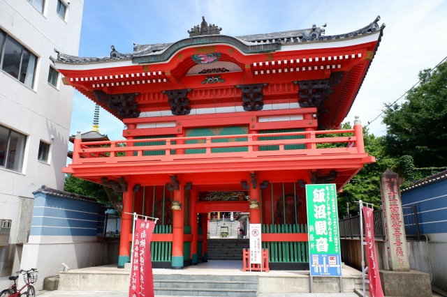 銚子・飯沼観音（圓福寺）の朱塗りの仁王門