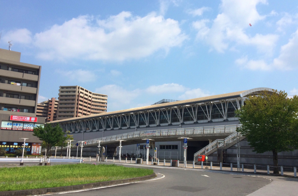 京成千原線おゆみ野駅北口の駅舎外観