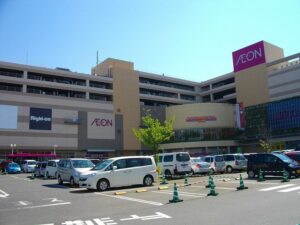 イオンモール柏の外観と駐車場