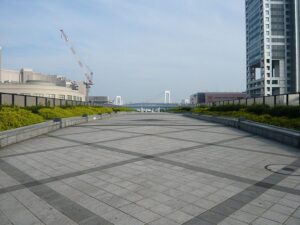お台場のシンボルプロムナード公園のデッキ