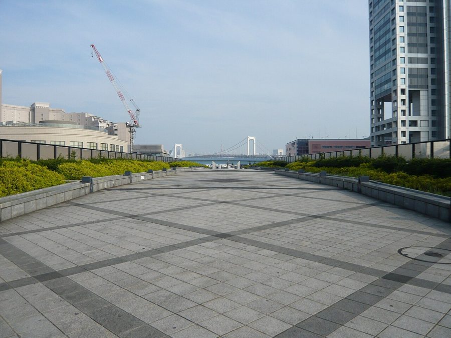 お台場のシンボルプロムナード公園のデッキ