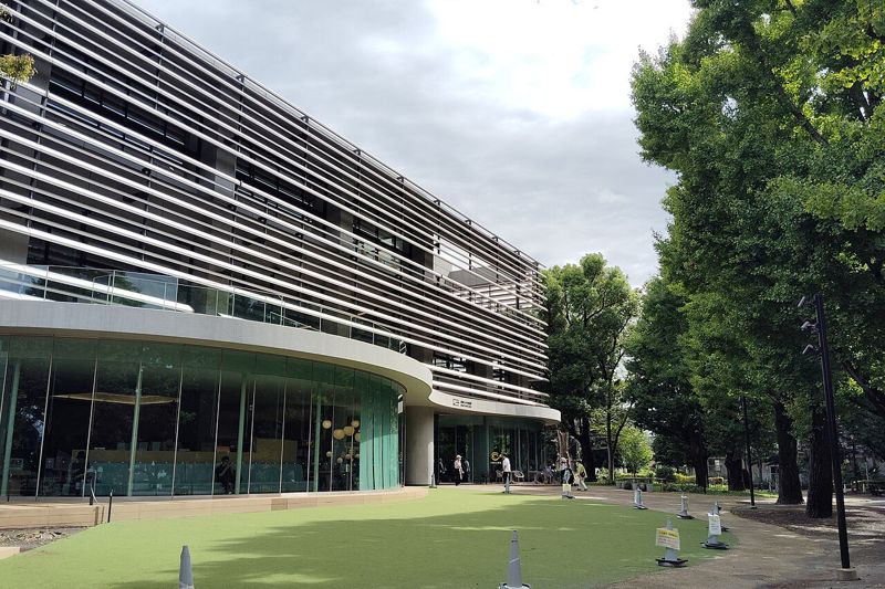 板橋区常盤台にある板橋区立中央図書館の外観