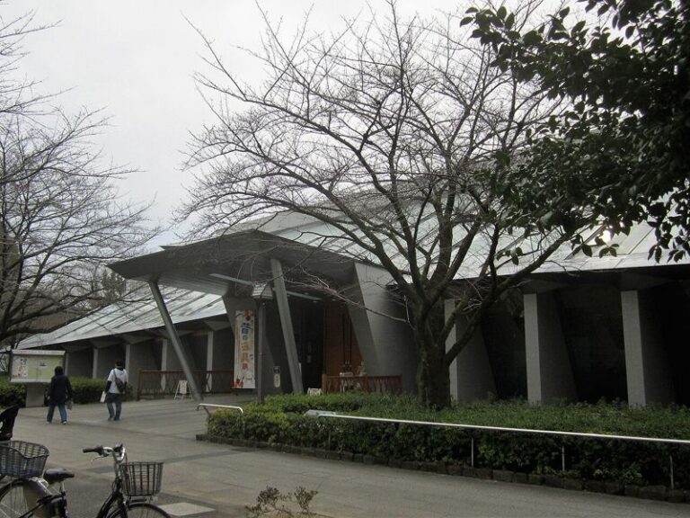 飛鳥山公園内にある北区飛鳥山博物館の入口