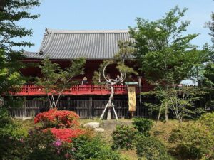 上野公園の清水観音堂の舞台と、前庭に立つ月の松