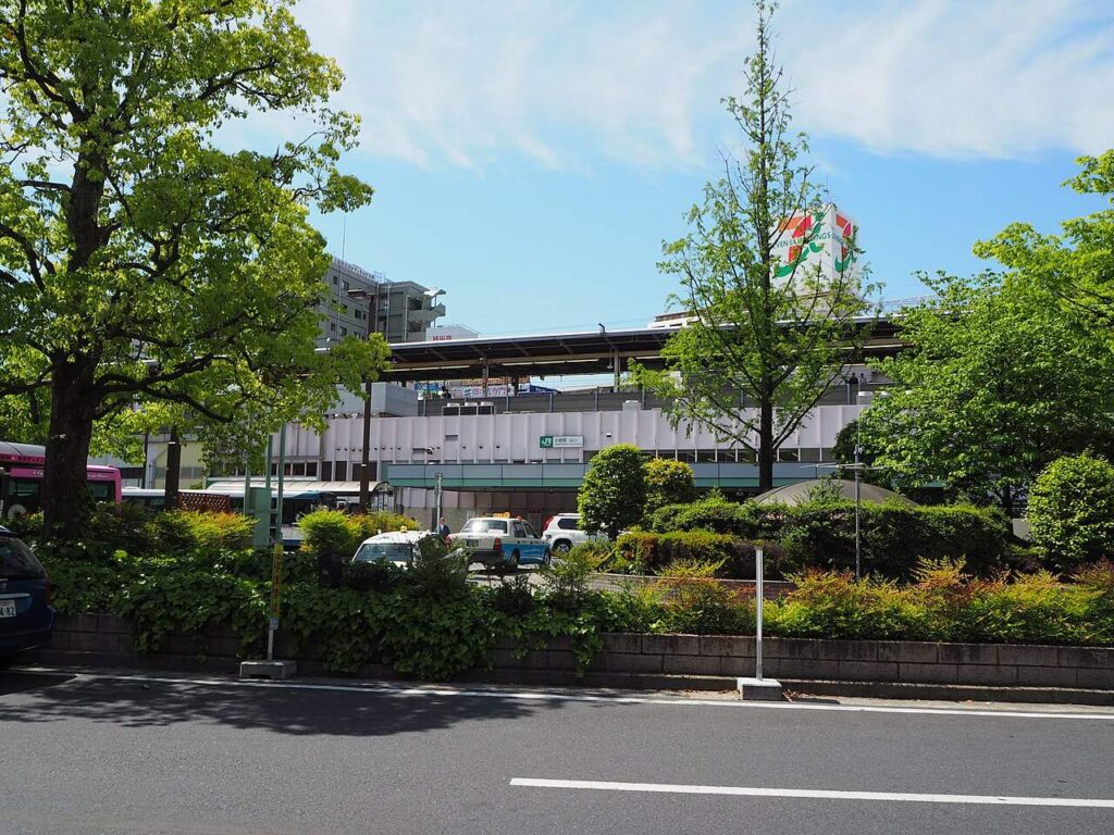 JR総武線・小岩駅南口の駅前広場