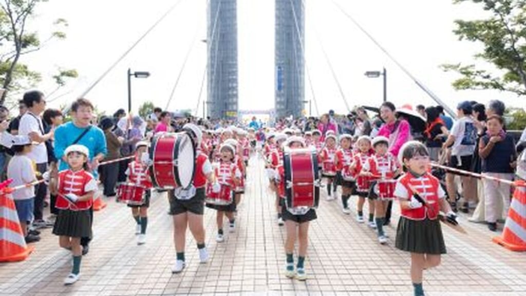 江東区民まつり中央まつりのオープニングパレード