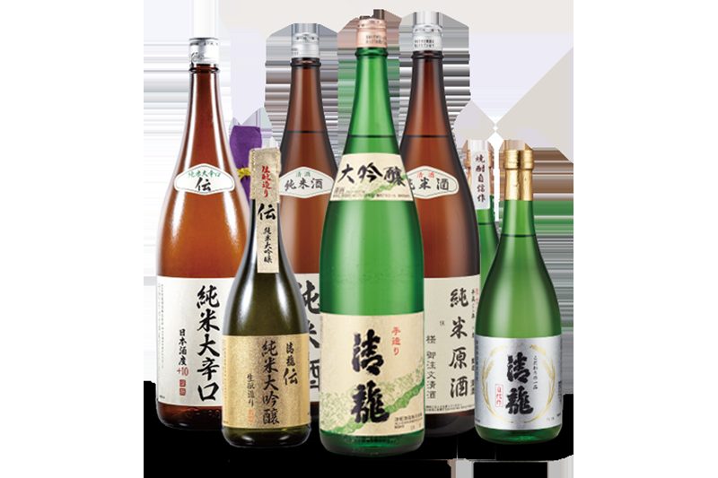 清龍酒造の日本酒の一升瓶と四合瓶。「清龍 大吟醸」「伝 純米大吟醸」「純米原酒」「純米大辛口」などのラベル