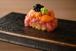 トロとウニにキャビアをのせた握り