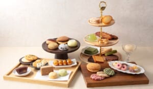 どらやき、串だんご、焼き菓子などを並べたJ.sweets Harmonyのブランド商品紹介写真