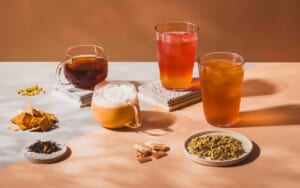 leabask tea timeの紅茶やラテと茶葉を並べた商品紹介写真