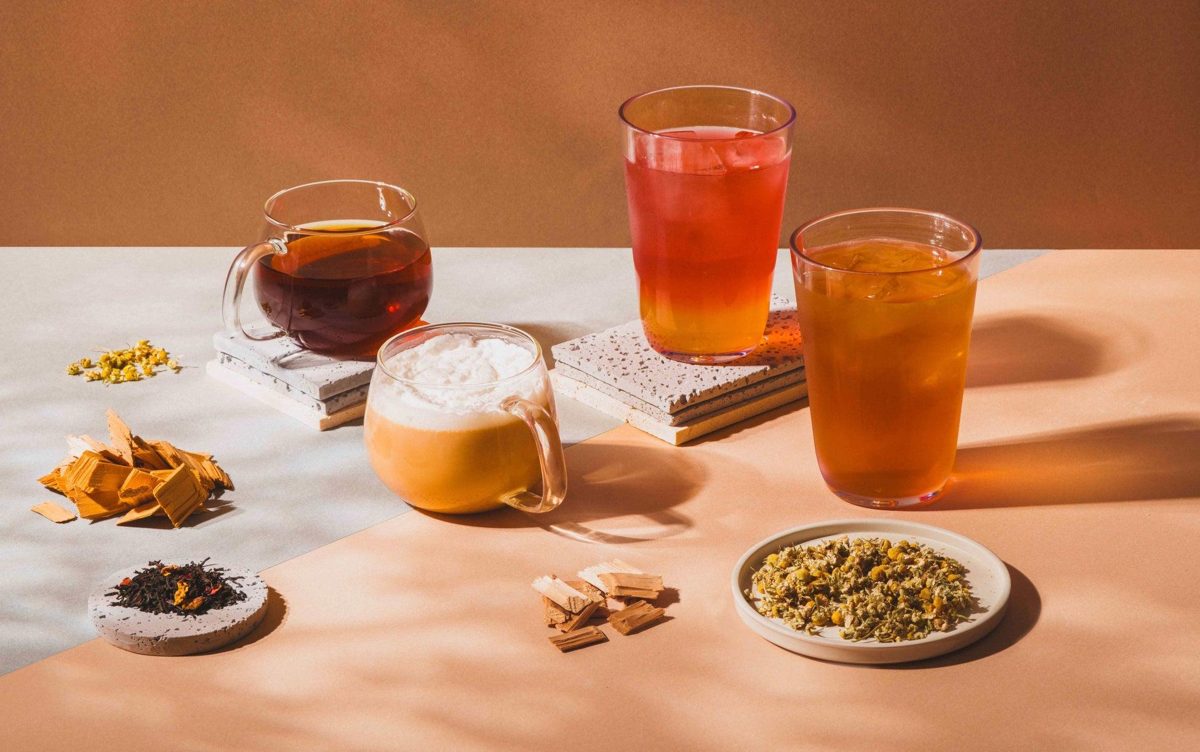 leabask tea timeの紅茶やラテと茶葉を並べた商品紹介写真