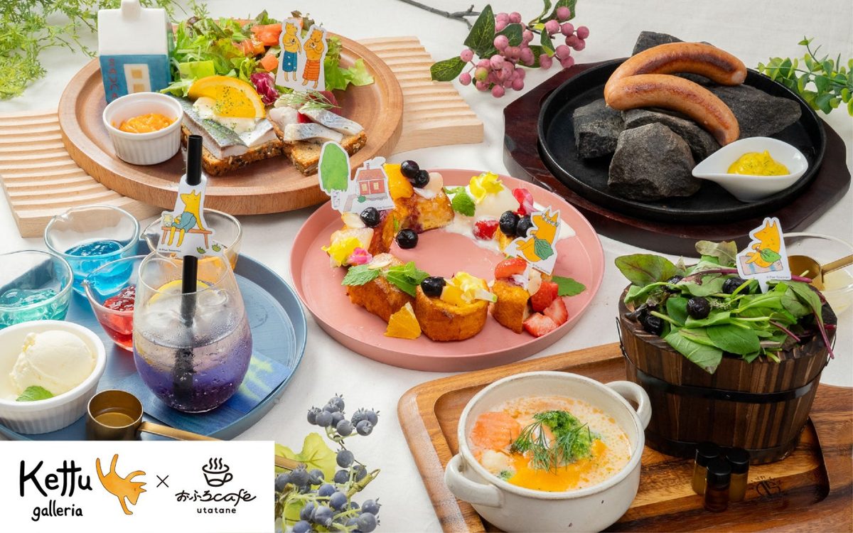 花冠のように果物を並べたフレンチトースト、焼き石にのったソーセージ、青と紫のクリームソーダ、サーモンスープとサラダ
