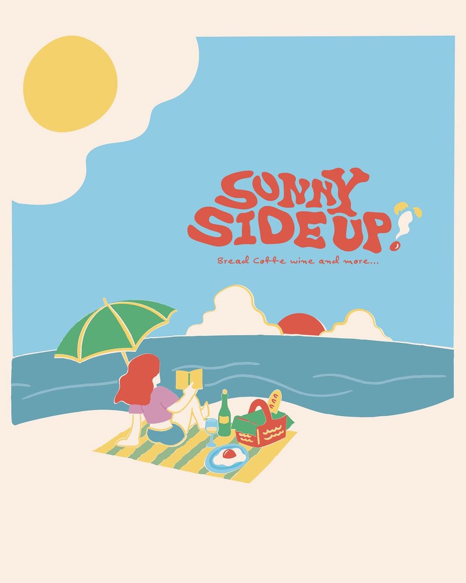 「SUNNY SIDE UP!」のロゴと、ビーチパラソルの下でレジャーシートに座りパンやワインを広げる人のイラスト