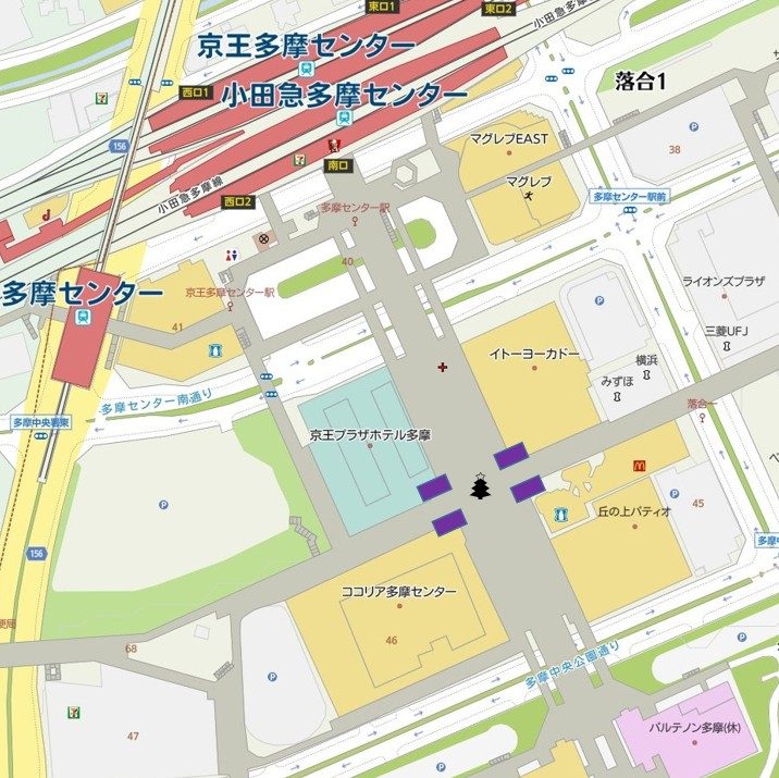 多摩センター駅から南へ延びるパルテノン大通りの地図。京王プラザホテル多摩、ココリア多摩センター、丘の上パティオに囲まれたツリーの周りに紫色の出店区画が4か所