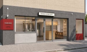 蔵前の通りに面したMOKABLE COFFEE CRAFT 東京蔵前店の外観
