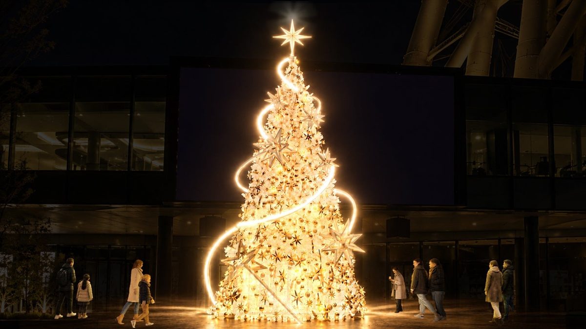 星の飾りが付いた金色に光るクリスマスツリー
