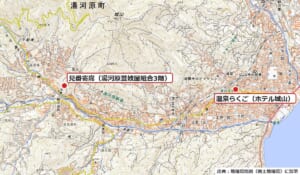 地理院地図に、温泉場の湯河原芸妓屋組合（見番寄席）と湯河原駅近くのホテル城山（温泉らくご）の位置を赤い点で示した地図